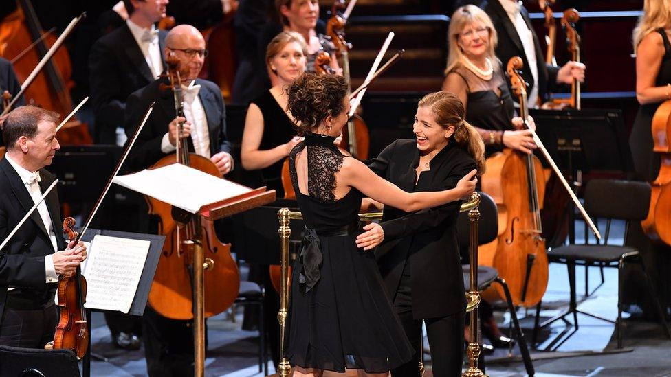 Karina Canellakis embraces composer Zosha Di Castri after premiering her new work