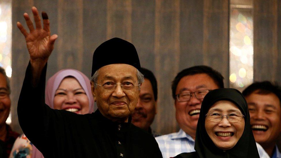 Mahathir Mohamad addresses journalists in Kuala Lumpur, 10 May