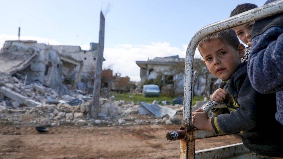 Displaced children stand on the back of a lorry in Nayrab, Idlib province, Syria (29 March 2020)