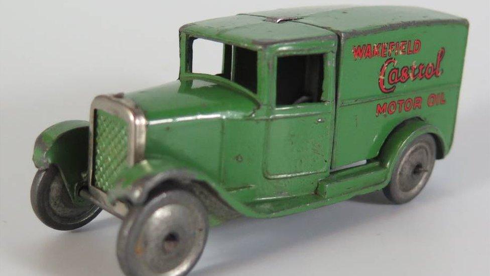 Dinky 28m Delivery Van 'Wakefield Castrol'