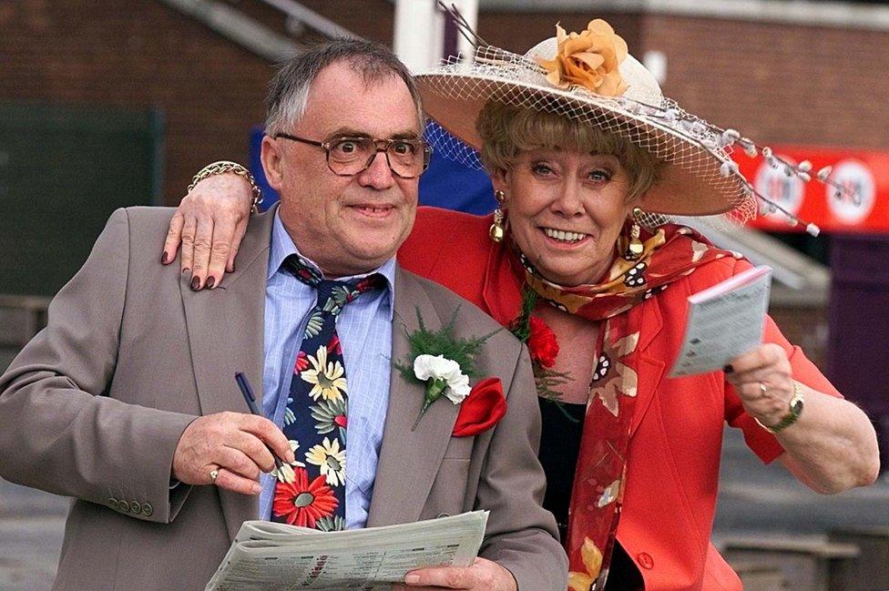 Liz Dawn with her Coronation St husband Jack played by Bill Tarmey