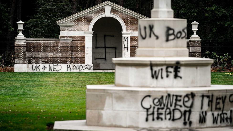 Graffiti at cemetery, 13 Sep 19