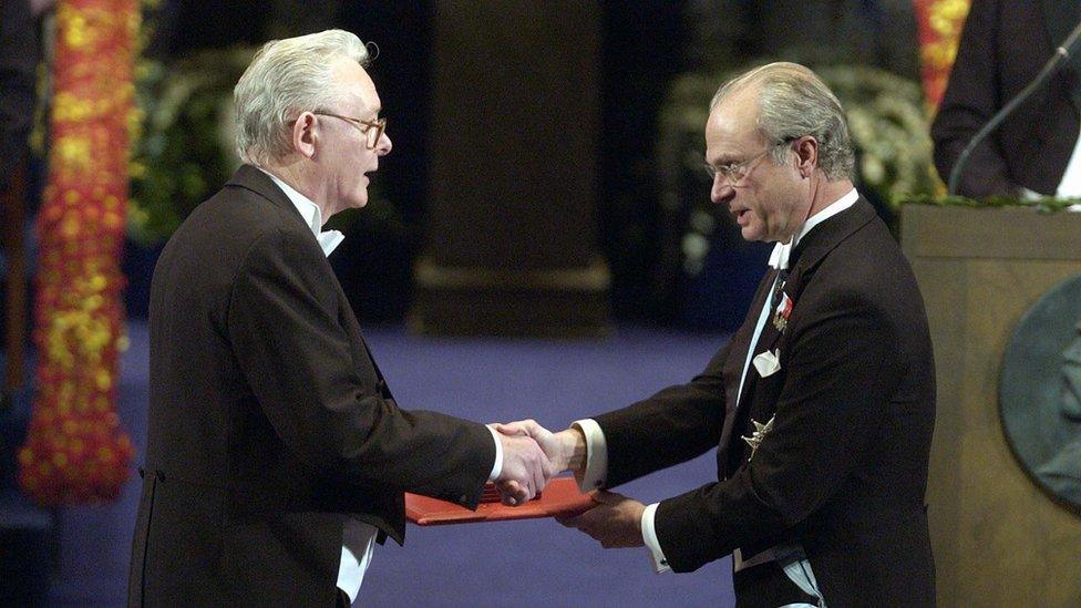 Professor Sir Peter Mansfield receiving the Nobel Prize