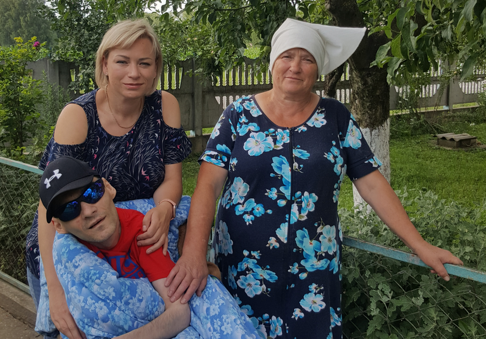 Olena Florek with mother Halyna and brother Volodymyr