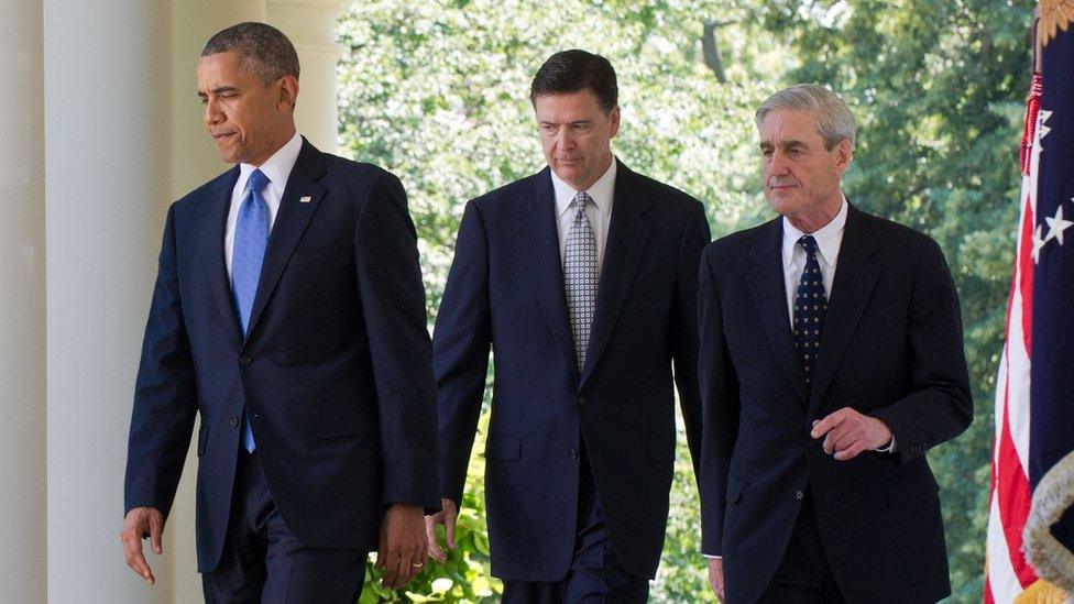 US President Barack Obama (L) walking from the Oval Office with outgoing Federal Bureau of Investigations (FBI) Director Robert Mueller (R) and Obama's nominee to replace him, James Comey, 2013