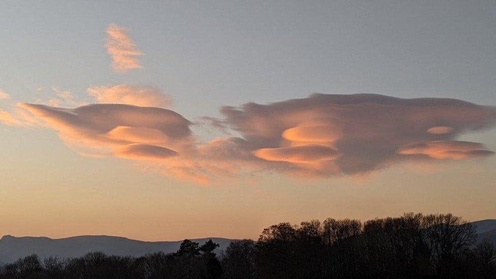 Lens shaped clouds