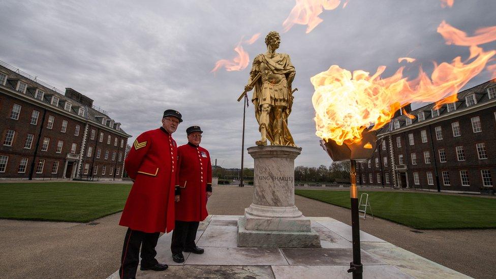 Chelsea Pensioners, who are retired people who used to serve in the army, lit a beacon for the Queen at their retirement home in London.