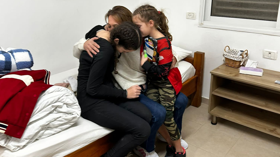 Maayan Zin and her daughters