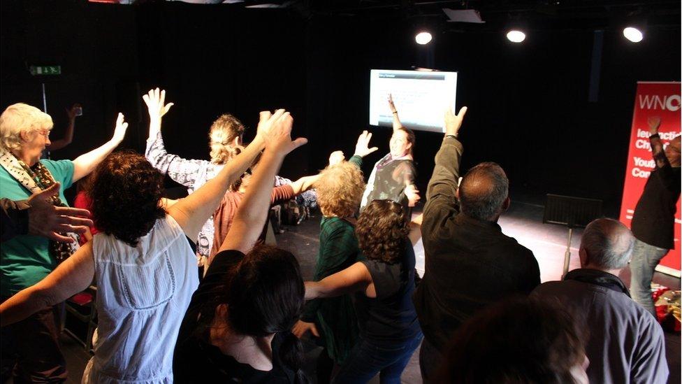 Gweithdy Opera Cymru yn y Cwt Drama // An opera workshop in full swing