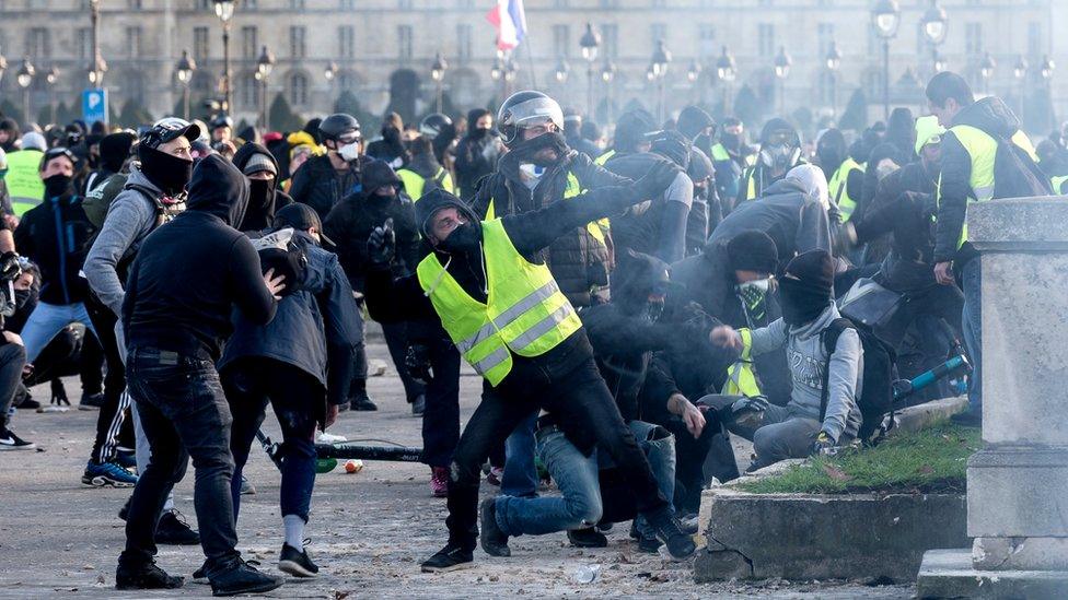 Protesters throw stones and bottles at police in Paris, France, 16 February 2019