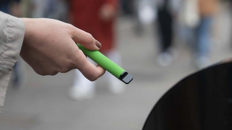 vape being thrown in bin