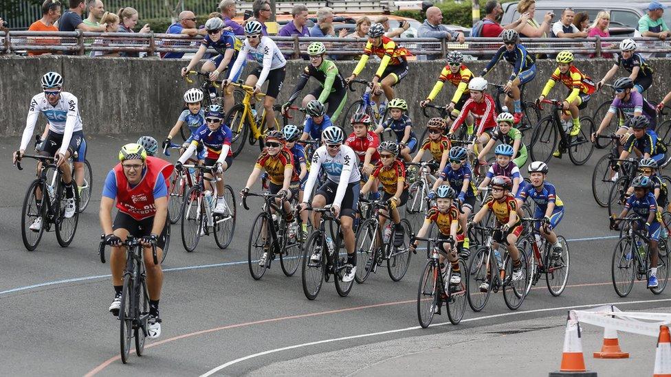 Geraint Thomas and Sky teammates at Maindy in Cardiff