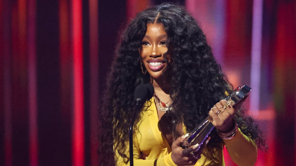 SZA accepting an award