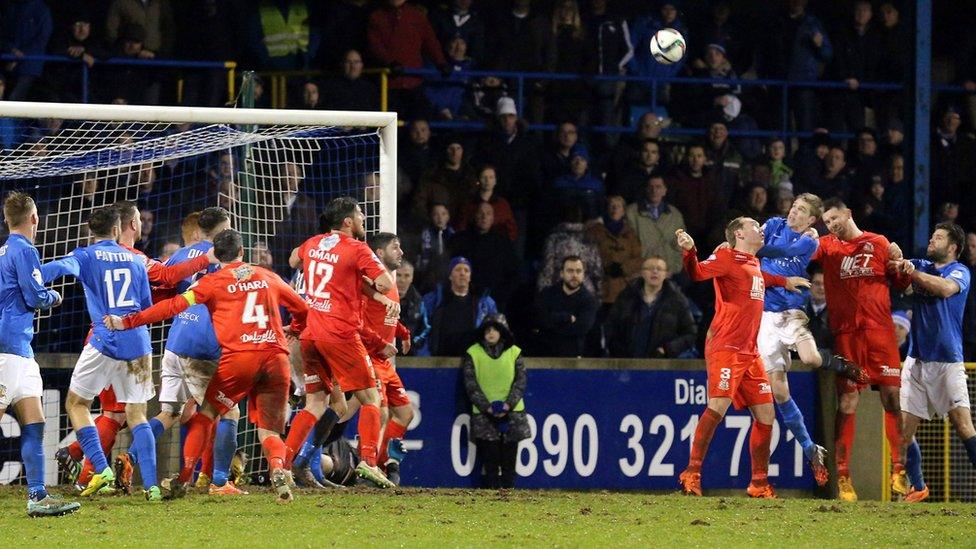 Glenavon snatched a dramatic Mid-Ulster derby 1-0 victory over Portadown thanks to a stoppage-time header by Rhys Marshall