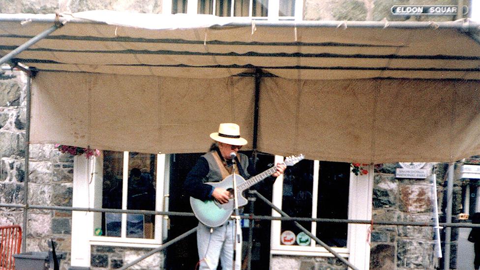 Meic Stevens yn agor y Sesiwn gyntaf yn 1992