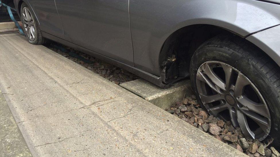 Car stuck on guided busway