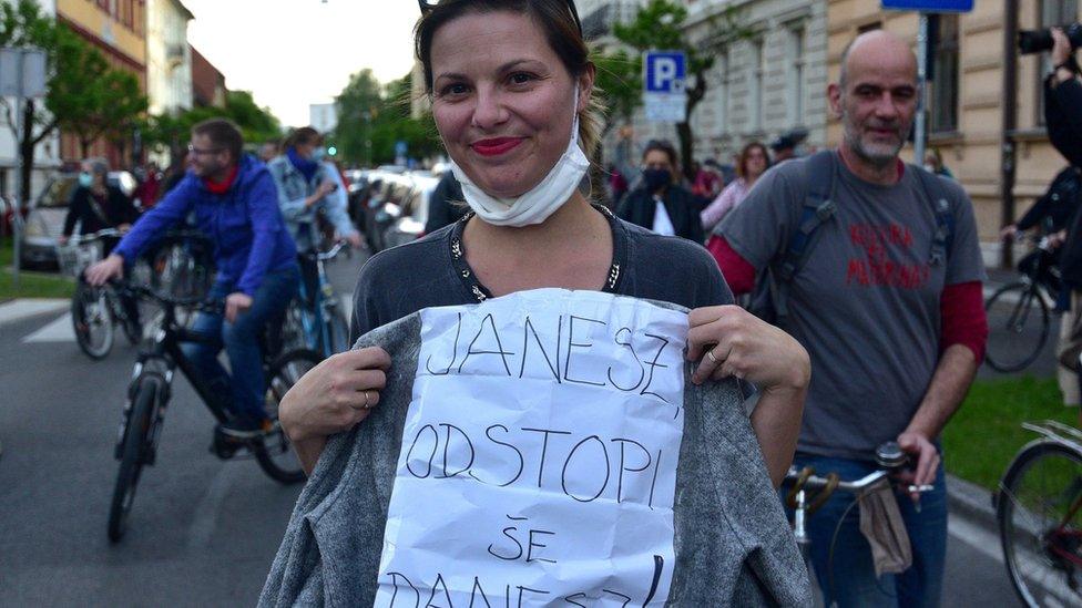 Anti-government protesters ride through central Ljubljana (8 May 2020)