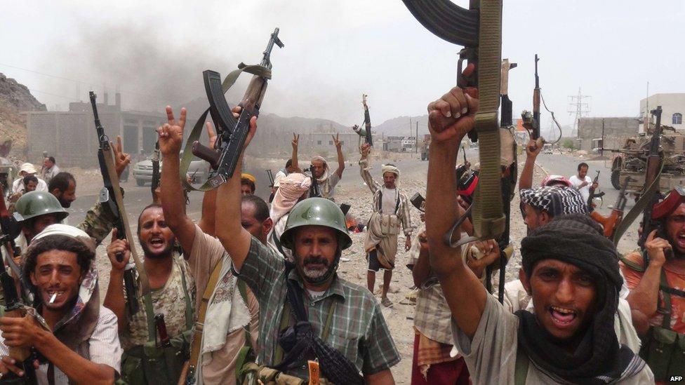 Yemeni pro-government forces raise their weapons at the Al-Anad airbase on 5 August, 2015