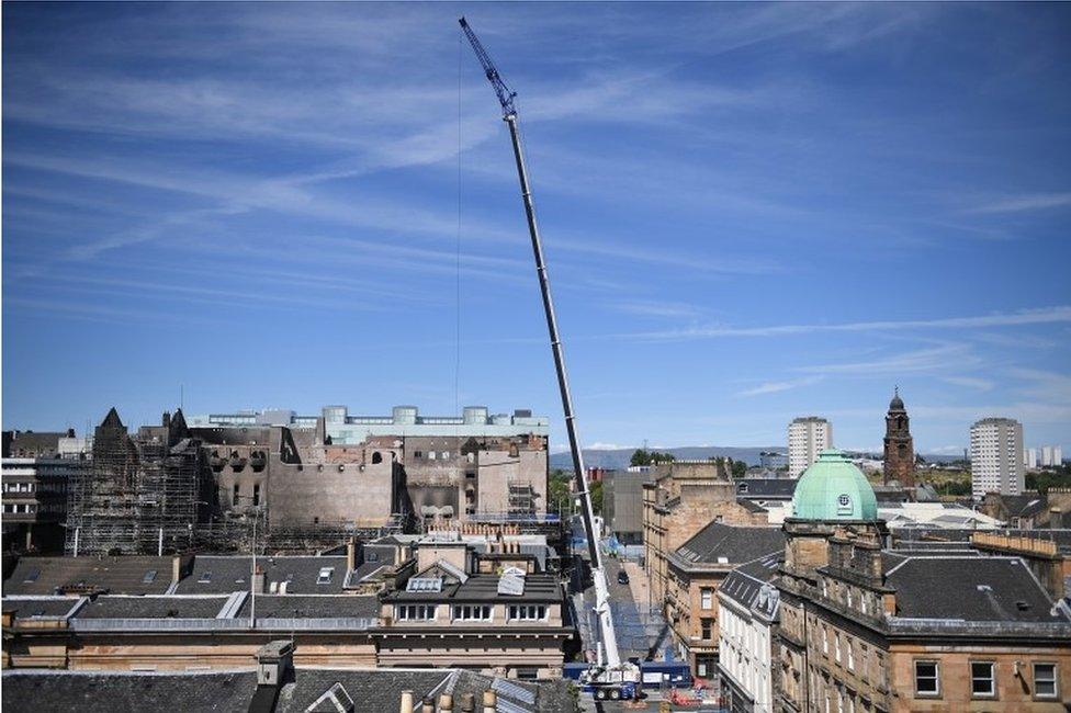 The main crane is positioned in Sauchiehall Street at the junction with Dalhousie Street