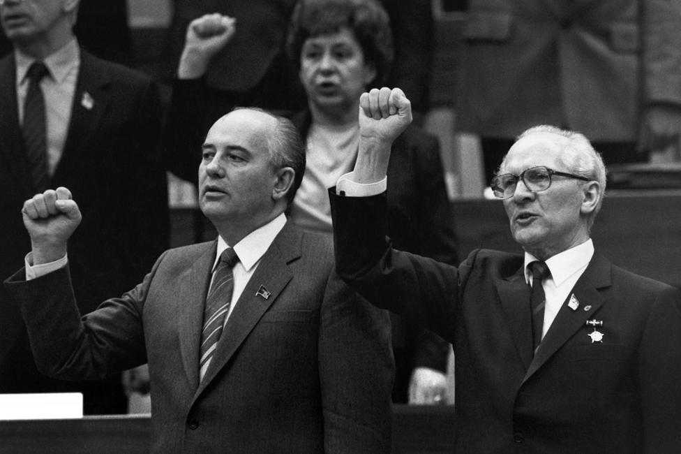 Mikhail Gorbachev and East German leader Erich Honecker singing the International in 1986