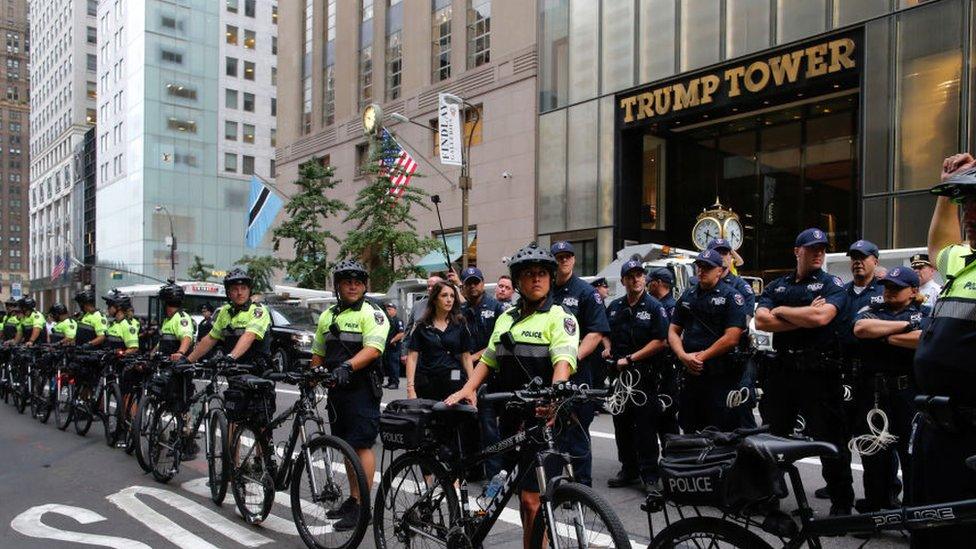 police block access to Trump Tower