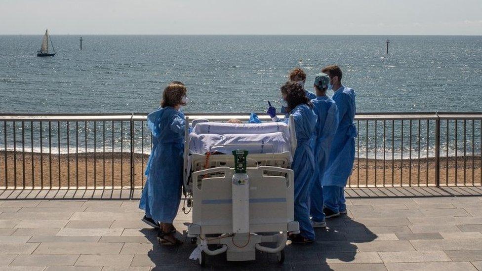 Doctors in Barcelona take coronavirus patients to the beach