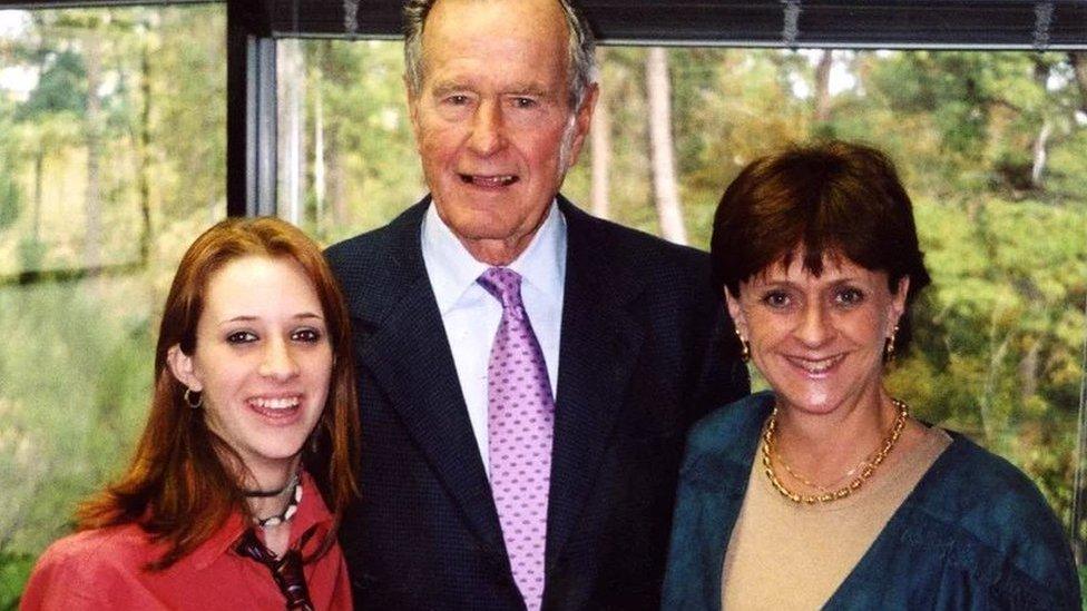 Roslyn Corrigan and her mother Sari Young at the 2003 event with Bush