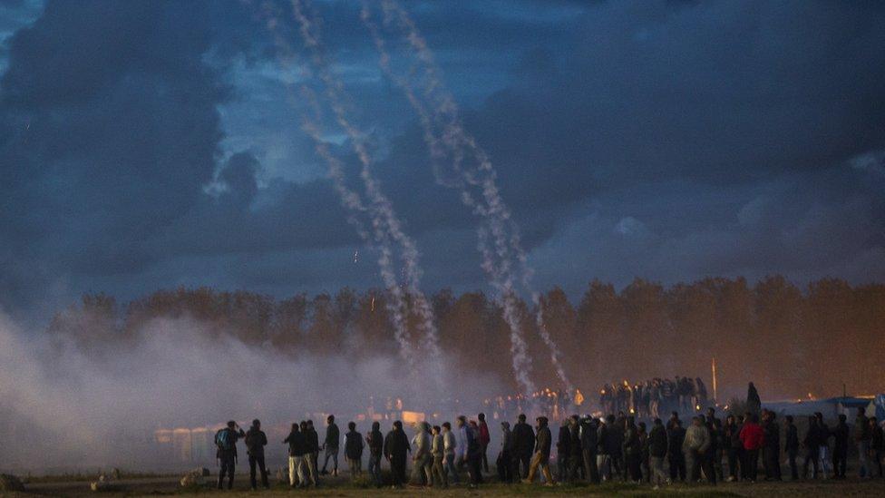 Clashes between migrants and French police