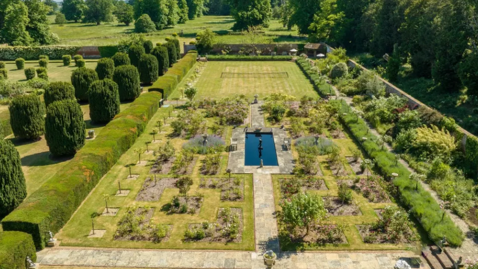 A garden at Glemham Hall