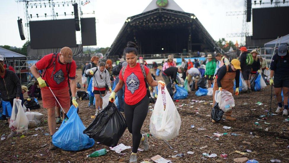 glastonbury-tidy-up.