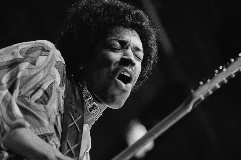 Rock guitar virtuoso Jimi Hendrix caught mid guitar-break during his performance at the Isle of Wight Festival, August 1970. (Photo by Evening Standard/Getty Images)