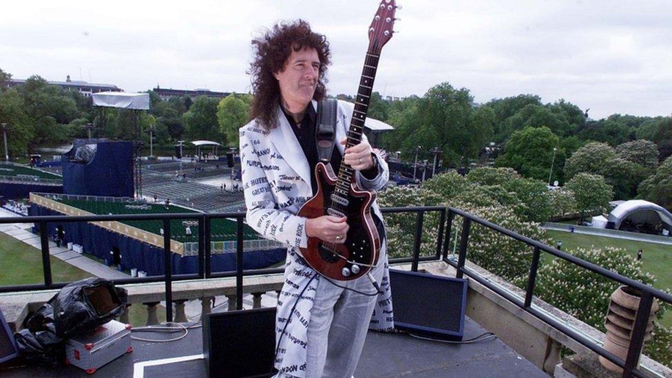 Brian May, Buckingham Palace in 2002