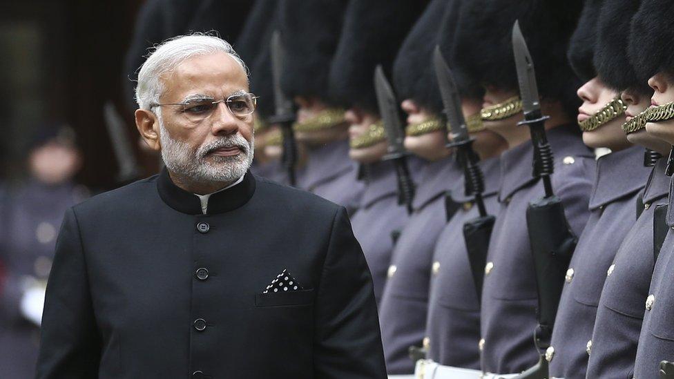 Narendra Modi inspects UK soldiers