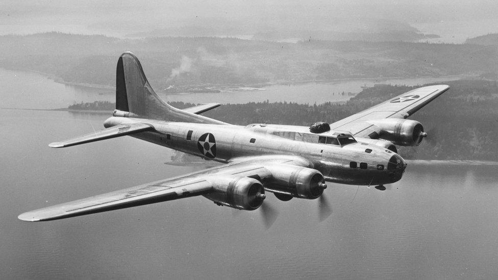 B17 Flying Fortress in flight