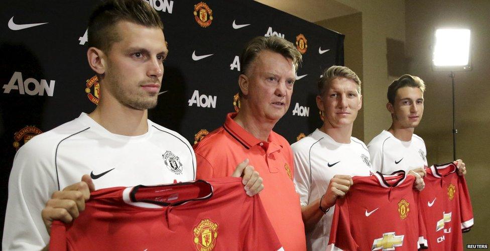 Manchester United manager Louis van Gaal (2nd L) introduces three new signings: Morgan Schneiderlin (L-R), Bastian Schweinsteiger , and Matteo Darmian