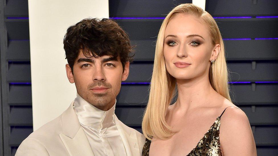 Joe JOnas and Sophie Turner on the red carpet