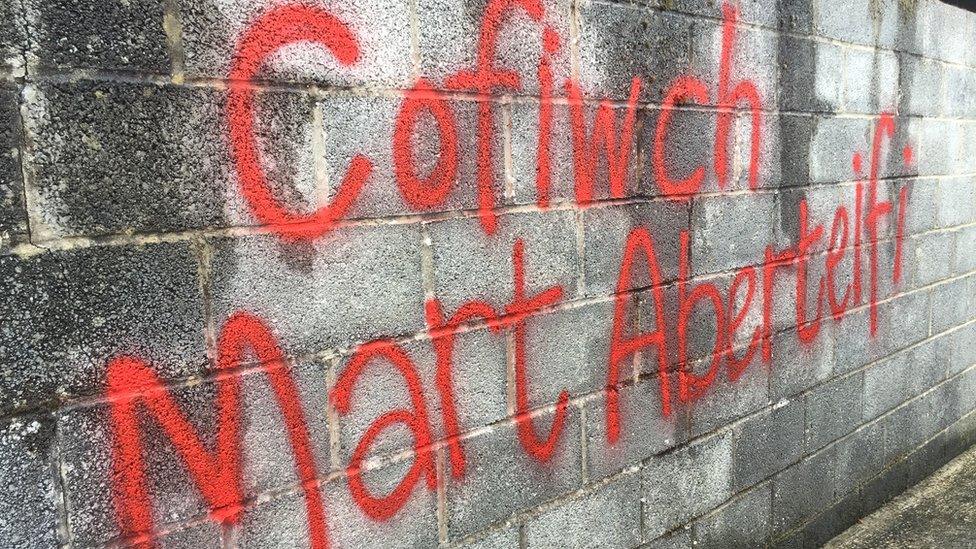 Cofiwch Mart Aberteifi written in graffiti on a wall