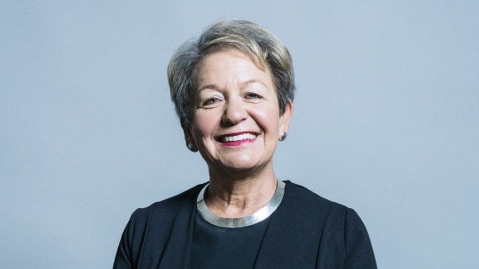 Official portrait of Labour MP Dame Rosie Winterton