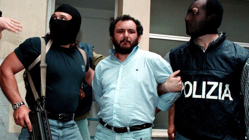 Giovanni Brusca held by two anti-mafia police after being arrested