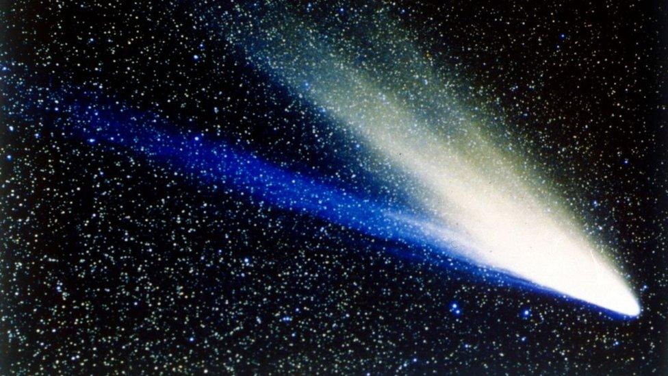 comet-west-photographed-with-long-tail