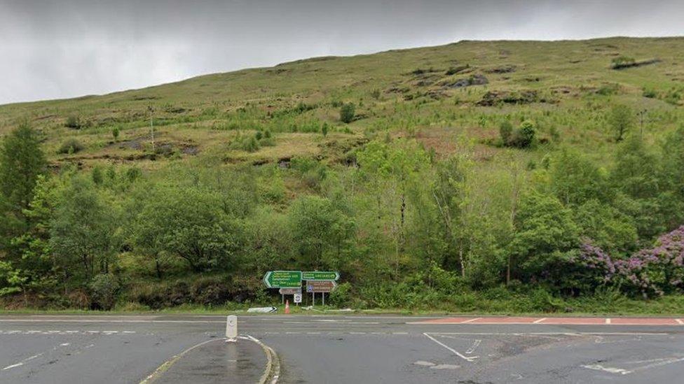 A 815 junction with A83