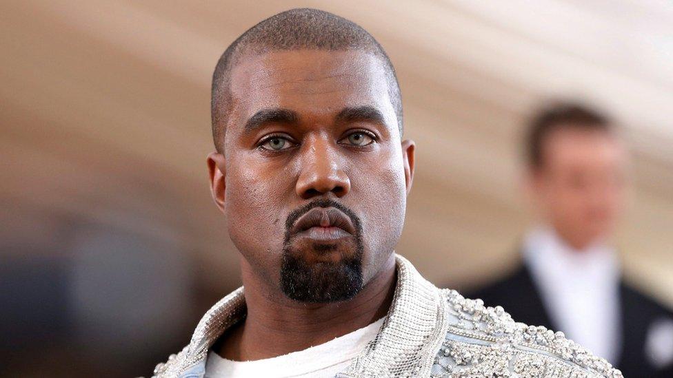 US rapper Kanye West disappears from social media - BBC News