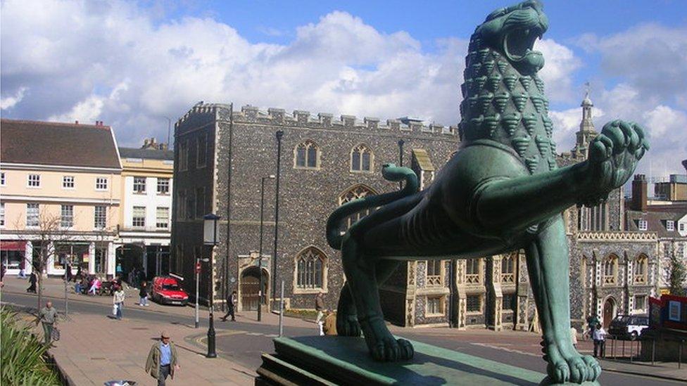 Lion statue outside Norwich City Hall