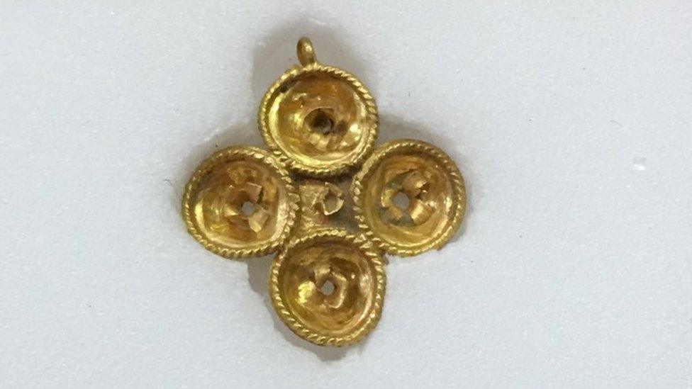 Gold pendant