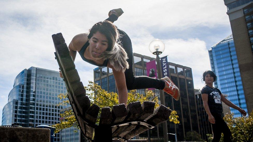 Parkour-freerunner-leaps-over-a-bench