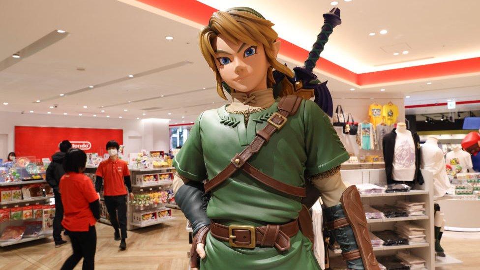 zelda-link-statue.