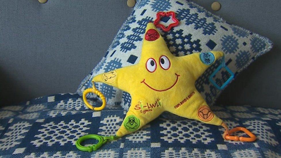 Y Seren Swynol - 'The Magical Star' toy from Si-lwli