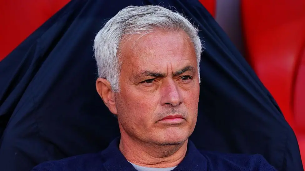 El Benfica de Mourinho sigue invicto, pero se queda sin el título.