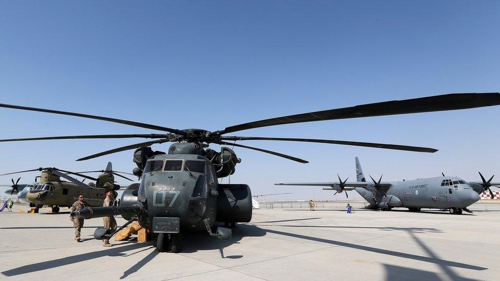 US servicemen stand near a minesweeping Sea Dragon helicopter at the Dubai Airshow on 8 Nov, 2015