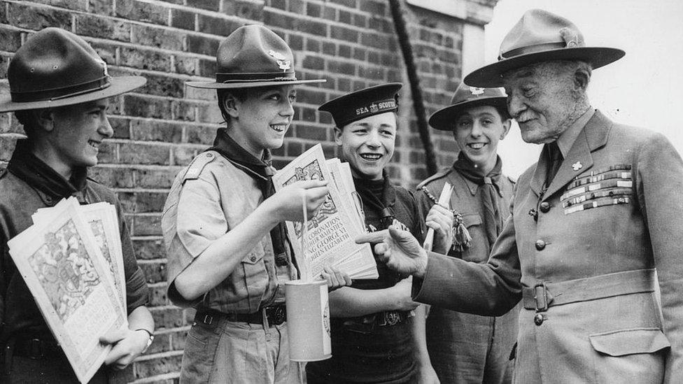 Baden-Powell-talking-to-scouts